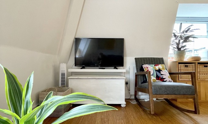 Bristol City Centre Apartment | Cozy Apartment with Breakfast Near Cabot Circus