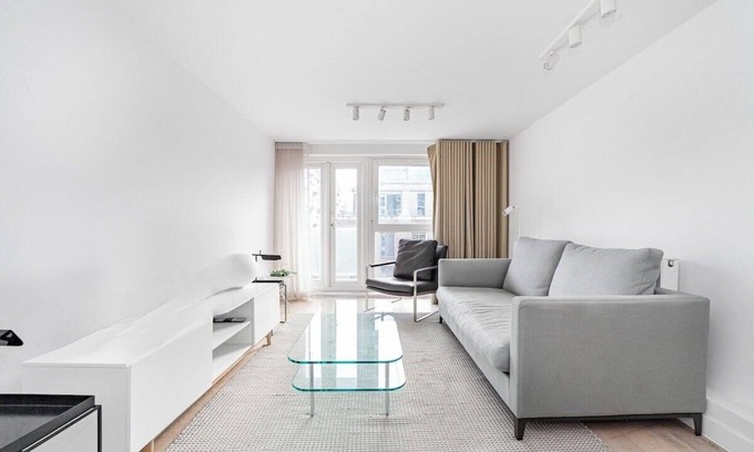Belgravia Apartment | Bright Belgravia Apartment: Family-Friendly with Spa Access