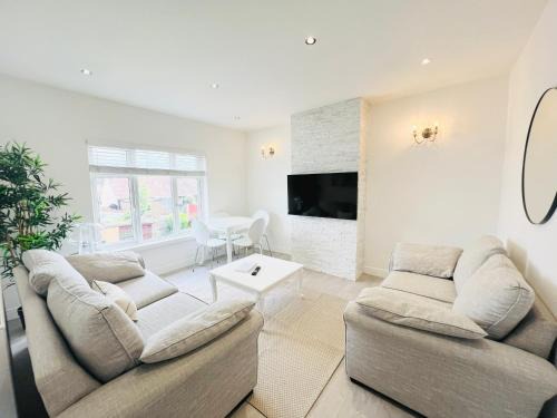 Enfield Lock Apartment | Inviting 2-Bed Apartment Steps from Enfield Lock Station