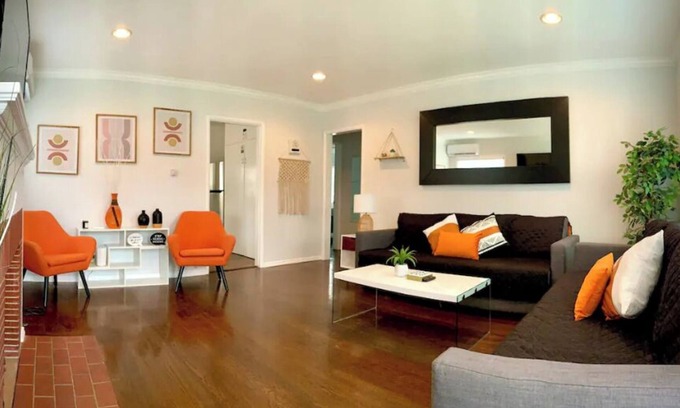 Alhambra House | Cozy 2 Bedroom House in Pasadena - Pet Friendly & Ideal Location