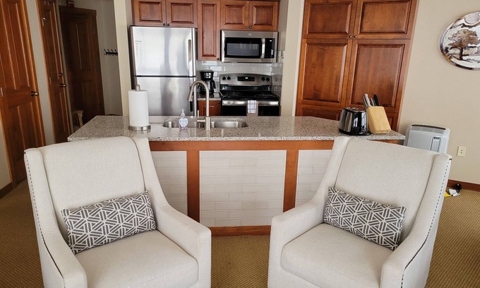 Salt Lake Mountain Resorts Condo | Inviting 2 Bedroom Ski in/Ski Out Condo at Powderhorn Lodge