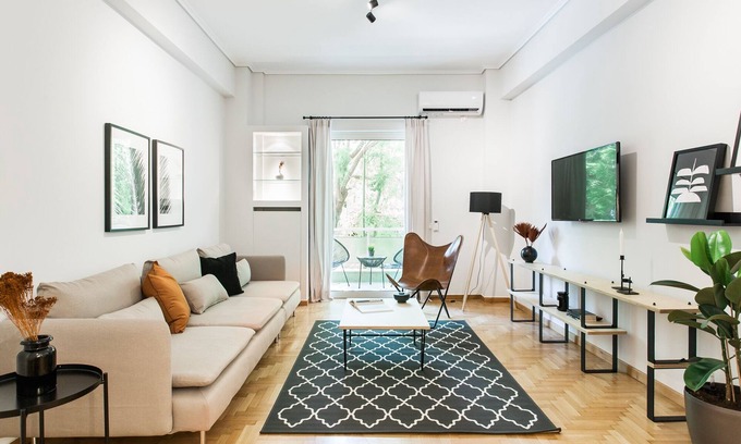 Neo Psychiko Apartment | Inviting 2BD Apartment in Psychiko with Dining & Accessibility