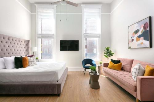 Gaslamp Quarter Apartment | Bright 2BR Loft Sleeps 7 with Full Kitchen and Fast WiFi
