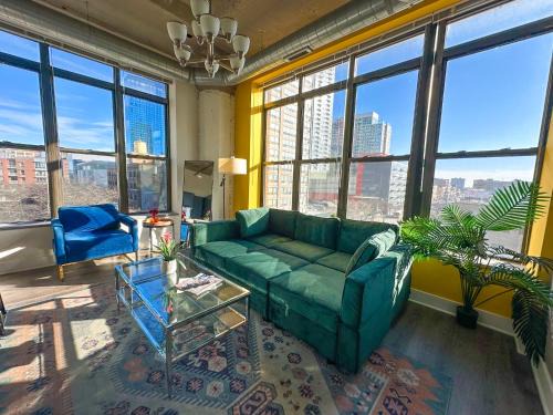 Near South Side Apartment | McCormick Place Corner Apartment with Pet-Friendly Amenities