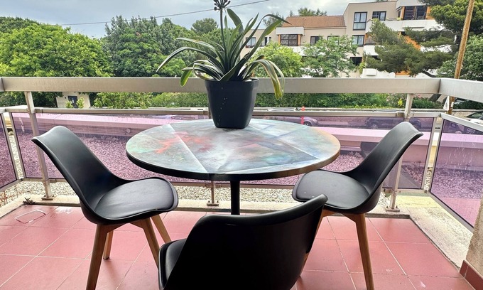 8th Arrondissement Apartment | Bright 3-room apartment with terrace - Plage Pointe Rouge, Marseille 8e