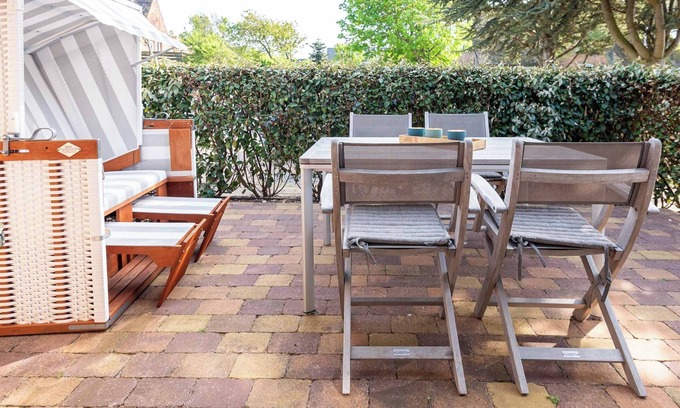 Westerland House | Bright Oceanfront 3-Room Vacation Home for Up to 3 Guests