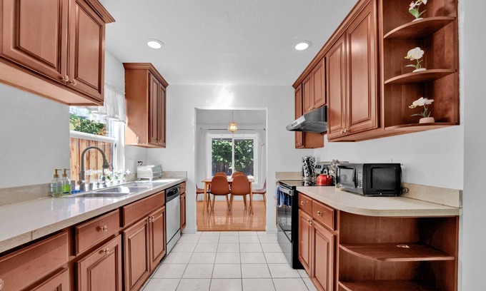 Fremont House | Bright 3BR Home with Kitchen & Breakfast in SF Bay Area