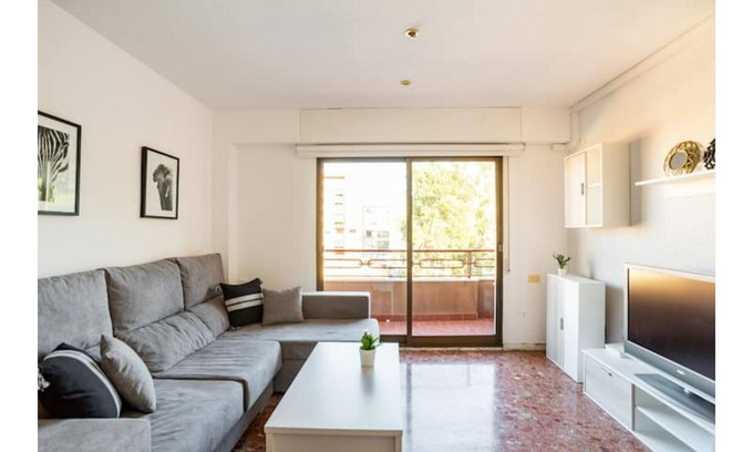 Castello de la Plana Apartment | Bright and spacious apartment with terrace