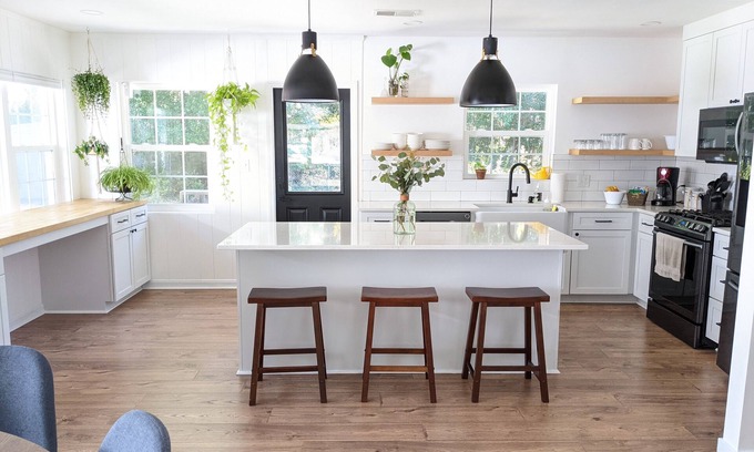Gainesville House | Bright & Airy House for 12 - Walk to Campus, Family Friendly!