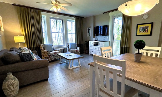Baytowne Wharf Condo | Relaxing Retreat: Ocean Views & Pool Steps from Excitement