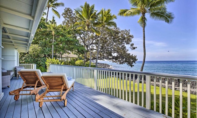 Kailua-Kona House | Bright Beach House with Oceanfront Views and Pet-Friendly Perks