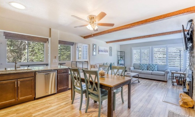 Truckee Condo | Bright and airy, newly remodeled ski-in ski-out 2BR/1.5BA 880ft condo