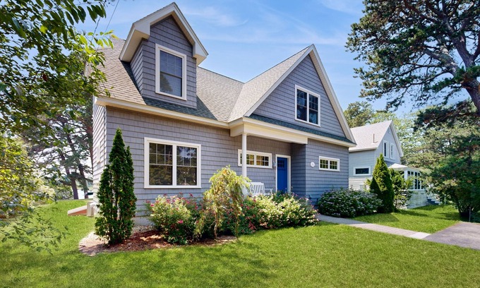 Biddeford Pool House | Bright and beautiful bayfront getaway with water access, WiFi, & washer/dryer