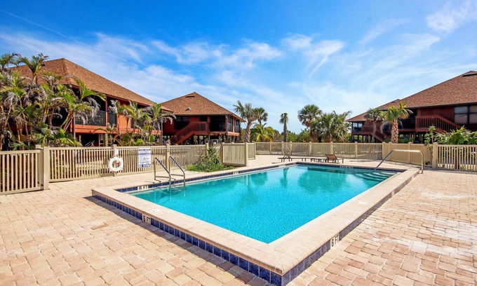 Sanibel Condo | Seaside Escape at Signal Inn with Private Beach Access