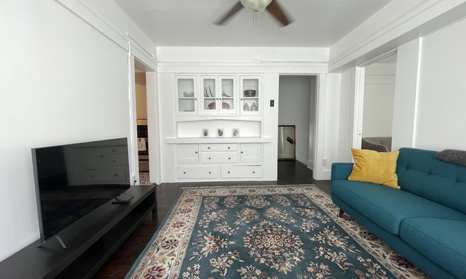 North Pine Apartment | Bright Upper 2-Bedroom near Vibrant Pine Ave, Long Beach