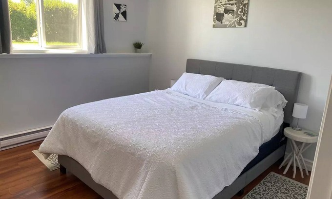 East Kootenay Apartment | Cozy 2BR Central Condo with Kitchen & Parking for Families