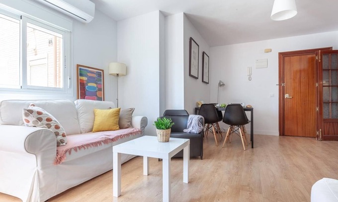 Nervion Apartment | Cozy Apartment in Seville with A-C, WIFI & Spa Access