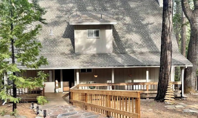 Arnold Cabin | Cozy Cabin Retreat with Pool and Spa in Blue Lake Springs