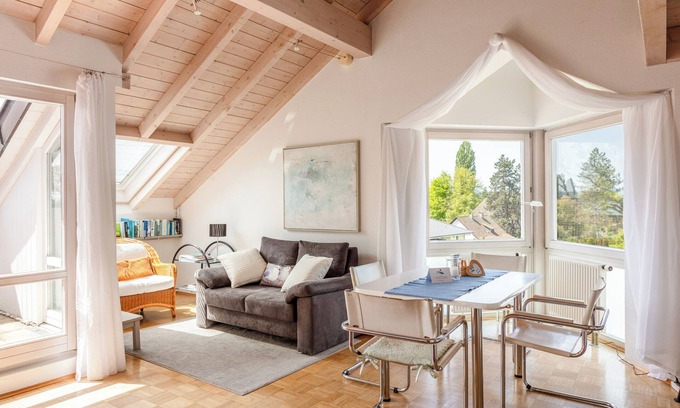 Ueberlingen Apartment | Bright Lakeview Apartment "Seeblick Nussdorf" with Breakfast