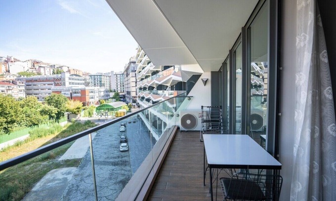 Beyoglu Apartment | Modern Apartment with Breathtaking City Views and Pool