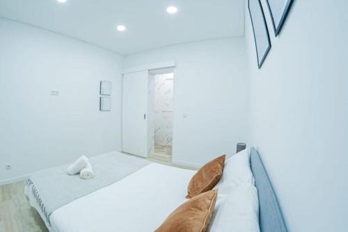Moita Apartment | Modern Flat with Air-Con & Free Parking for Families