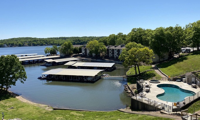 Lake of the Ozarks Condo | Lakefront Retreat with Hot Tubs, Pools & Top Ratings