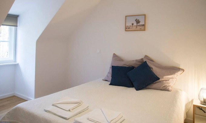Friedenau Apartment | Newly Renovated Apartment with Kitchen near Schöneberg