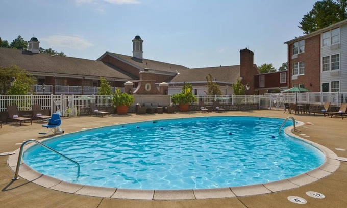Athens Hotel | Bright and Peaceful Getaway Near Campus, Shops, and Historic Sites