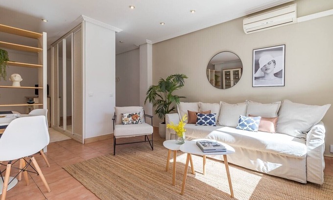 Centro Apartment | Serene Retreat Near Gran Vía with Spa & Family-Friendly Amenities