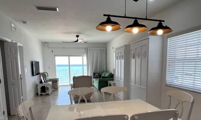 Colliers Bay Apartment | Bright and Spacious Getaway