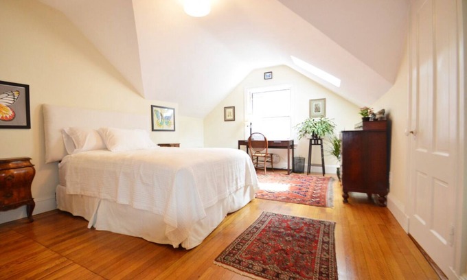 West End Apartment | Sunny Apartment in Victorian Cottage with Kitchen Amenities