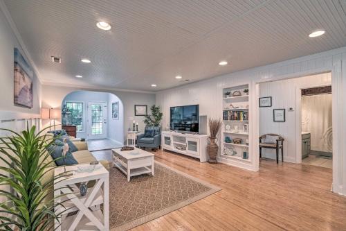 Murrells Inlet House | Bright and Sunny Home Just 14 Mi from Myrtle Beach!