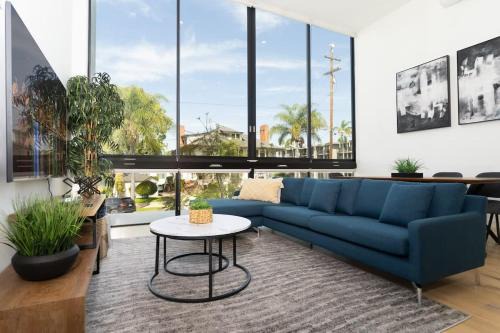 Bankers Hill House | Bright & Trendy 2-Story Condo in Bankers Hill, Rated 9.5