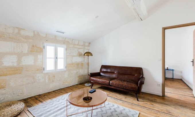 Castillon-la-Bataille Apartment | Bright Apartment with Air Conditioning & Family-Friendly Perks