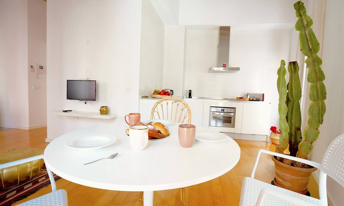 La Llotja-Born Apartment | Bright Apartment in Palma Old Town with Wifi and Balcony