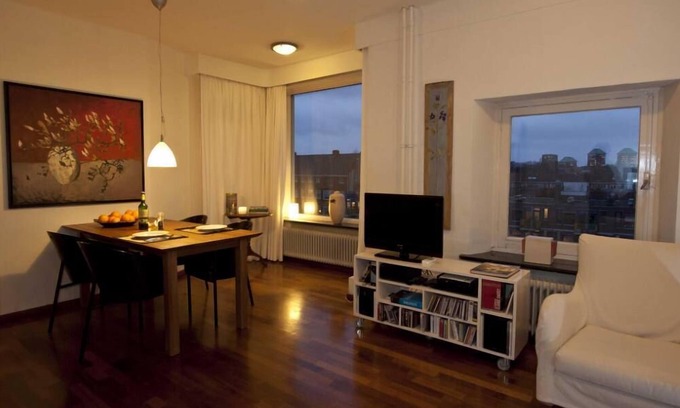Schinkelbuurt Apartment | Cozy Amsterdam Apartment Near Canal and Park, 10/10 Rating