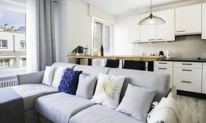 Pully Apartment | Bright Apartment in Lausanne's City Center - Rated 10/10!