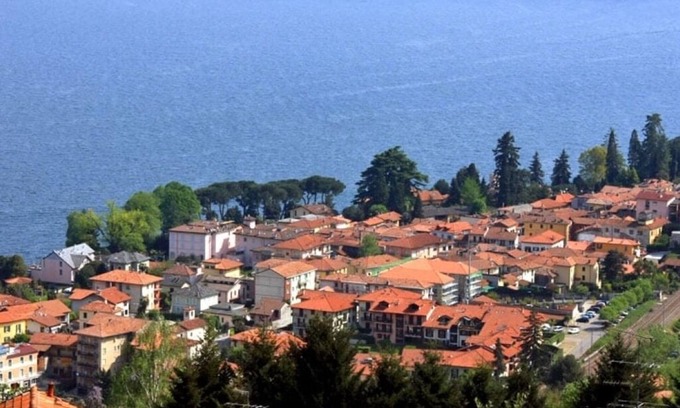 Meina Apartment | Bright apartment overlooking Lake Maggiore in the center of the village of Meina