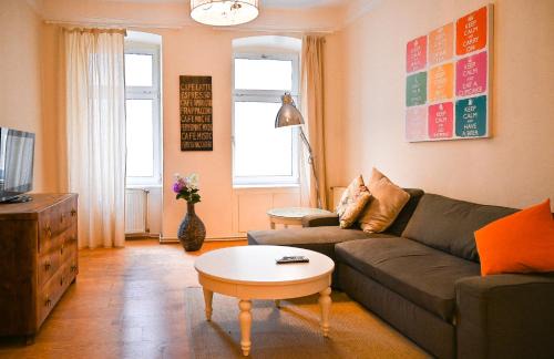 Rudolfsheim-Funfhaus Apartment | Bright Apartment Near Schönbrunn Palace - 4-Star Family Getaway