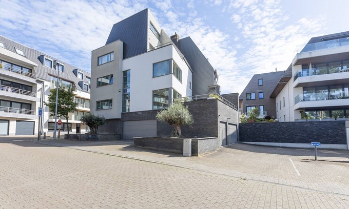 Middelkerke Apartment | Bright apartment with sunny terrace