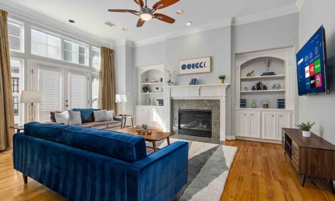 Midtown House | Inviting 3bd/3.5ba Townhouse in Midtown with Spa Access