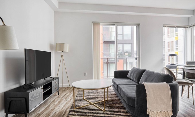 Wilburton Apartment | Modern Bellevue 2BR with BBQ, Gym & Convenient Location