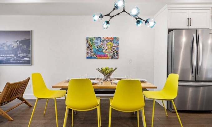 Crescent Heights House | Bright & Bold 4BDRM Modern Retreat - Guest Rated 10/10