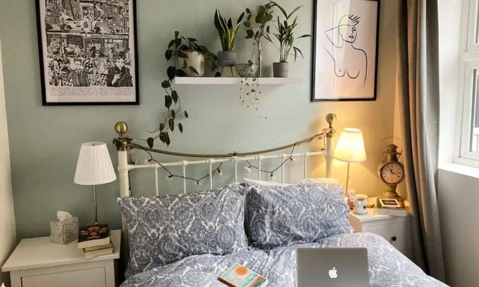 Saint Paul's Apartment | Inviting Book-Laden Flat in Vibrant Stokes Croft