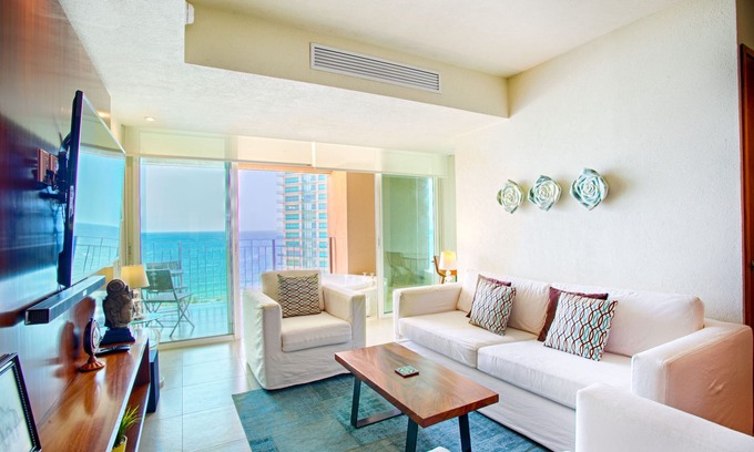 South Hotel Zone Condo | Ocean View Condo with Pools, Gym & Perfect 10 Rating