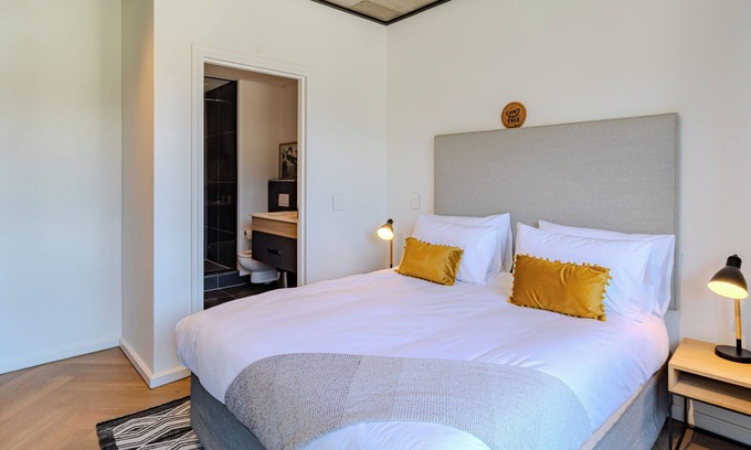 Century City Apartment | Bright & Calm Century City Base, Balcony Views,luxury 2 bed, work and play