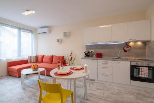 Sofia Apartment | Stylish Parkside Apartment with Breakfast & Family-Friendly Perks