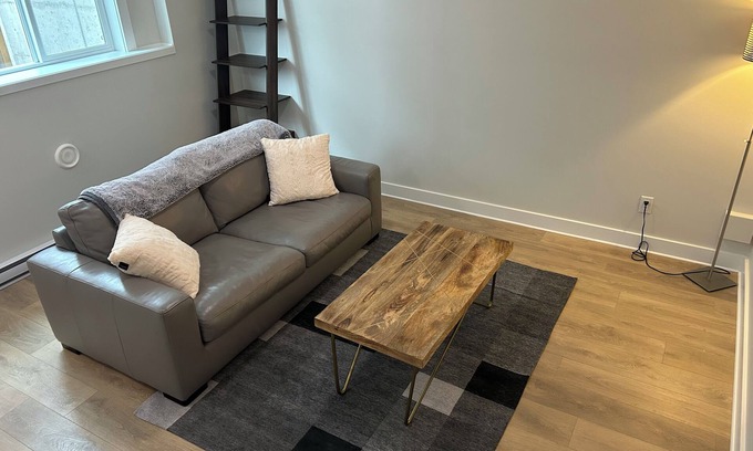 Langford Apartment | Bright One Bedroom Apartment in Victoria, BC - 10/10 Rated