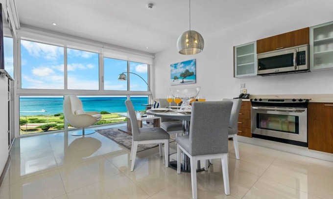 Noord Condo | Bright Colors combined with a Turquoise Ocean View