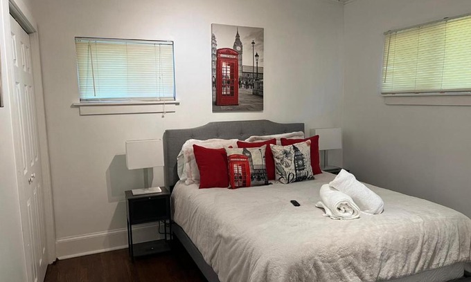 Buford Highway House | Renovated Retreat at Haven in Brookhaven - 4-Star Comfort